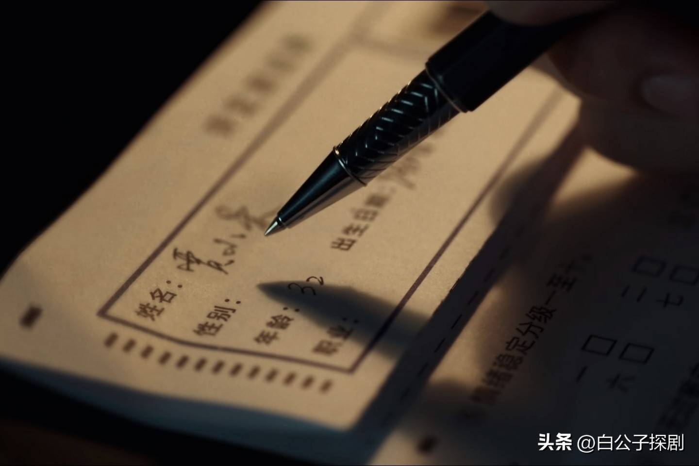 三大剧情设计堪称神作绝妙反转引热议新葡京娱乐《在人间》三集飙升榜首(图4)