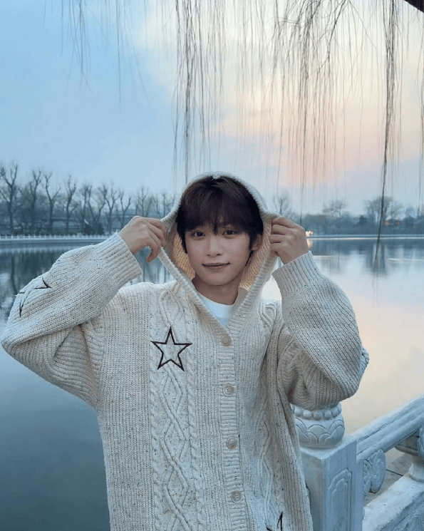 奖：从“塌房”到“破防”这届网友太难带了！新葡京娱乐00后梓渝凭《泥潭》杀入亚洲大(图2)